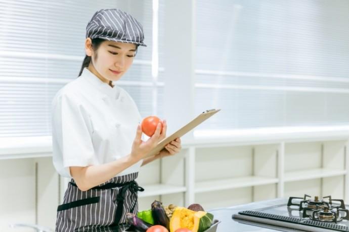 老人保健施設での管理栄養士業務/管理栄養士/年間休日120日!福利厚生充実!長く働きやすい環境です!/EL/HRCEI/RDS177