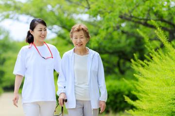 20代-50代活躍中!!/特別養護老人ホームの介護職/ヘルパー/大阪府東大阪市/正職員/月給230,000円〜255,000円/Kcd011217
