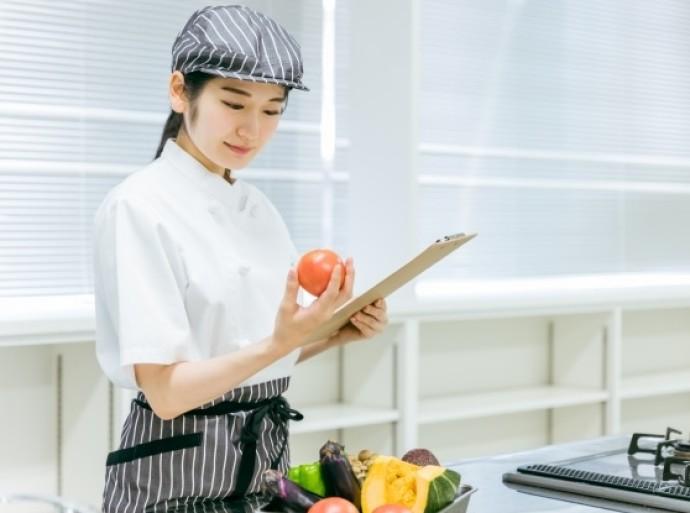 特別養護老人ホーム（特養）の栄養士/特養での生活介護。手当充実で安定勤務／9名規模で家庭的な介護。無理なく働けます/RIM/HWEI/0221