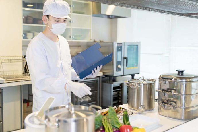 20-50代活躍中/病院・クリニックの栄養士/賞与は嬉しい4か月分/最寄り駅から徒歩7分/資格を活かして働いてみませんか？/EC1909