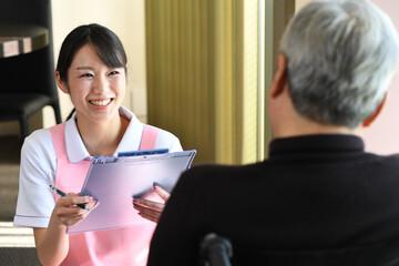 住宅型有料老人ホームのサービス提供責任者/大阪府貝塚市/契約社員/月給252040円~269735円/RIM-S/RSK000317