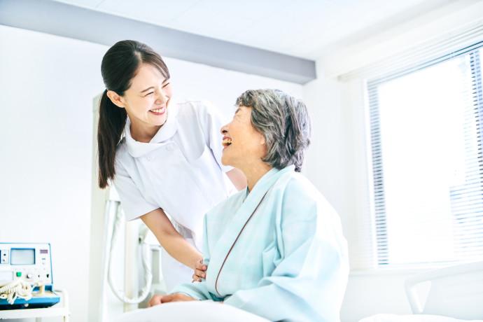訪問看護ステーションの看護師/駅チカ/年間休日120日以上/高給与/正社員/残業なし/土日祝休み/社会保険完備/